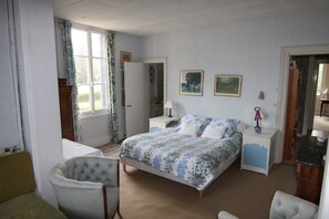 8 bedrooms, desk, iron/ironing board, free WiFi