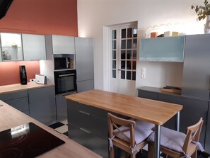 Fridge, microwave, oven, stovetop - Large villa typical from Normandy, by the sea, for seminars and holidays in 2013 (Veulettes sur Mer)