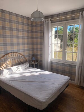 3 bedrooms, iron/ironing board, free WiFi, wheelchair access