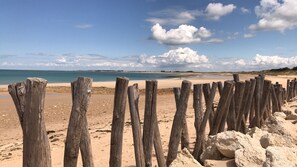 Una playa cerca
