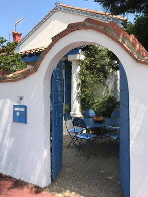 Outdoor dining - Can Sol Cosy and comfortable villa Canet Plage - Everything within walking distance (Canet-En-Roussillon)