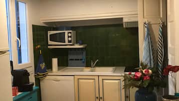 KylskÄp, mikrovÄgsugn, ugn och spishÀll