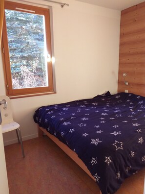 4 bedrooms, iron/ironing board