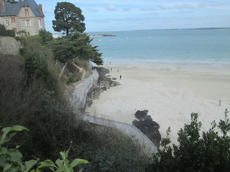 Beach nearby. Quiet house, close to port, beaches, center, sightseeing and tourist activities