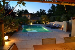 حمّام سباحة خارجي