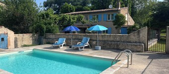 House, private pool, at the foot of Mont Ventoux between Sault and Monieux