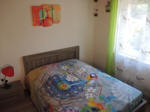 3 bedrooms, iron/ironing board, free WiFi, bed sheets