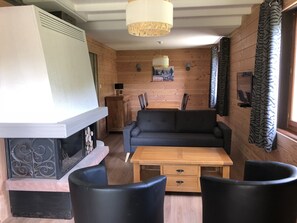 TV, fireplace - CHALET IN THE HEART OF NATURE (Fresse-sur-Moselle)