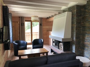 TV, fireplace - CHALET IN THE HEART OF NATURE (Fresse-sur-Moselle)
