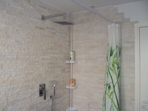 Shower, towels