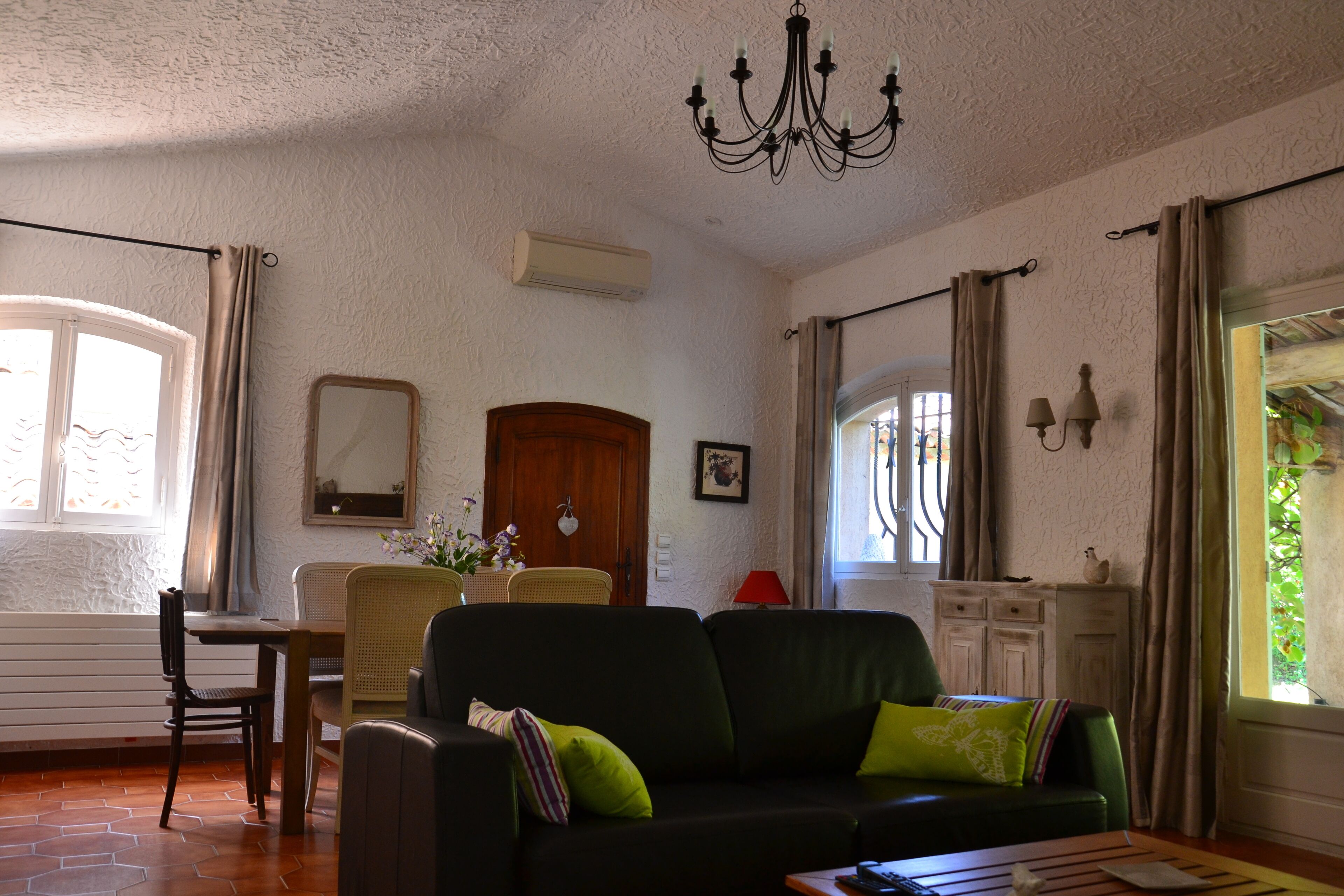 At Mougins, in independent rental property for 2-4 persons