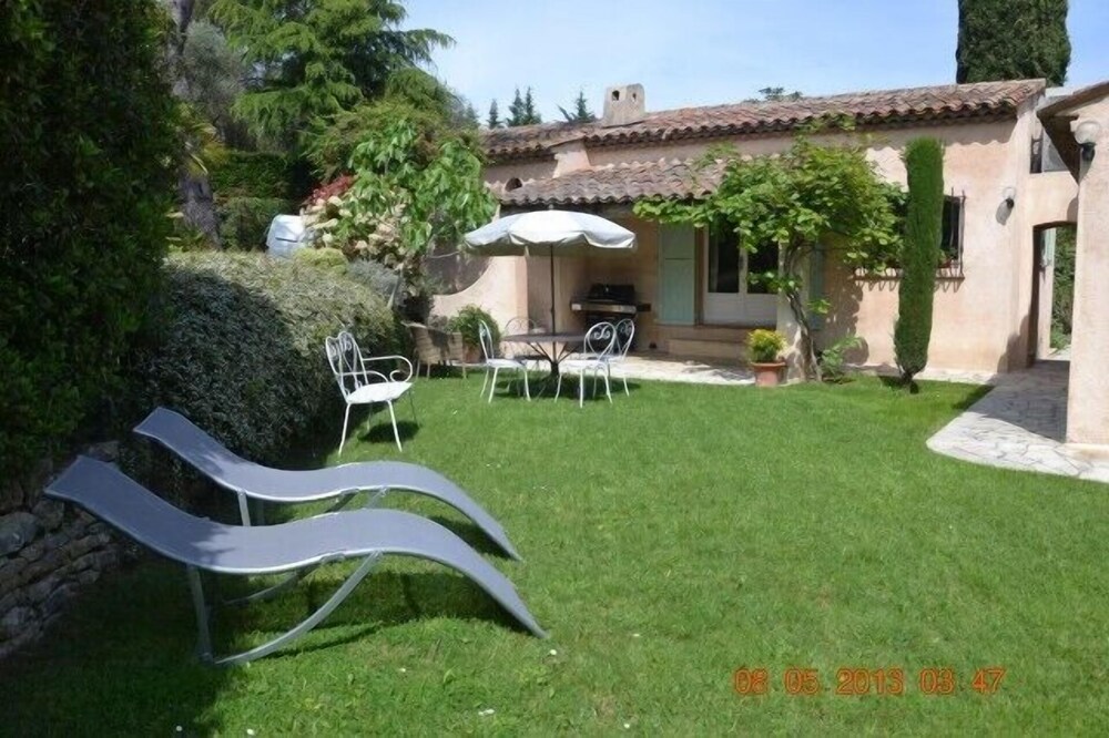 At Mougins, in independent rental property for 2-4 persons