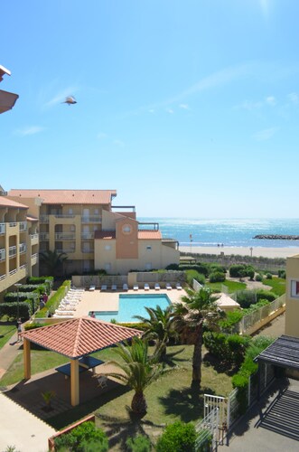 Superb air-conditioned apartment with sea view