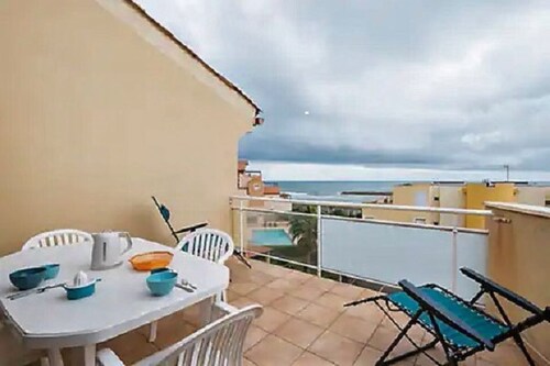 Superb air-conditioned apartment with sea view