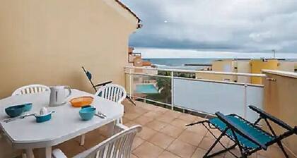 Superb air-conditioned apartment with sea view