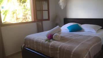 4 chambres, fer et planche à repasser, Wi-Fi gratuit, draps fournis