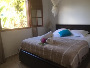 4 bedrooms, iron/ironing board, free WiFi, bed sheets - Comfortable villa, swimming pool, tropical garden, near beach st Anne, 8 pers (Sainte Anne)