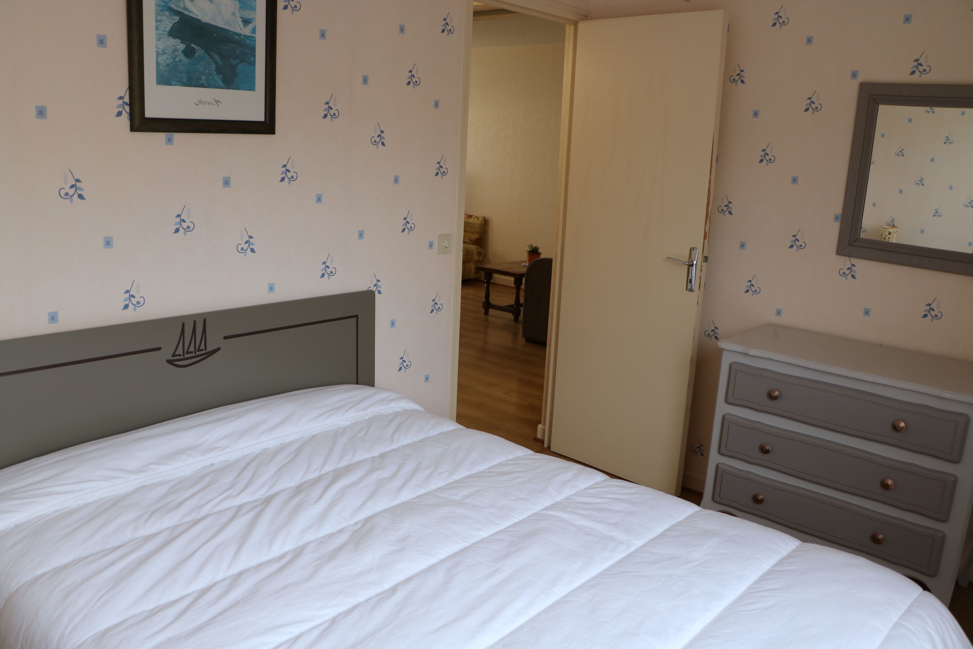 Apartment (BLUE RESIDENCE KER) facing beach trestraou Perros Guirec