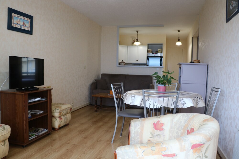 Apartment (BLUE RESIDENCE KER) facing beach trestraou Perros Guirec
