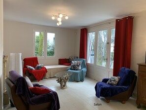 Smart TV, DVD player, books, stereo - Quiet villa 150m from the beach for 6/8 between Royan and Palmyre zoo, linen provided (Vaux-Sur-Mer)