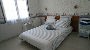 3 bedrooms, desk, iron/ironing board, travel cot - Quiet villa 150m from the beach for 6/8 between Royan and Palmyre zoo, linen provided (Vaux-Sur-Mer)