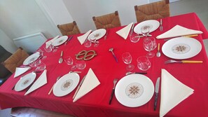 Dining - Quiet villa 150m from the beach for 6/8 between Royan and Palmyre zoo, linen provided (Vaux-Sur-Mer)