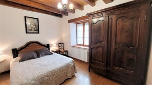 6 chambres, fer et planche à repasser, Wi-Fi gratuit, draps fournis