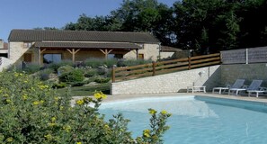 Outdoor pool - House of the cabinetmaker: beautiful charming exquisitely decorated in black Perigord (Villefranche-Du-Périgord)