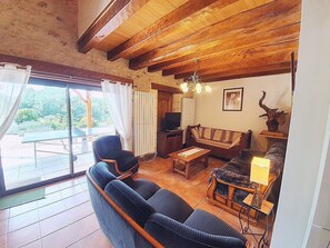 TV, DVD player, table tennis, books - House of the cabinetmaker: beautiful charming exquisitely decorated in black Perigord (Villefranche-Du-Périgord)