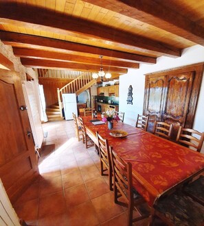 Dining - House of the cabinetmaker: beautiful charming exquisitely decorated in black Perigord (Villefranche-Du-Périgord)