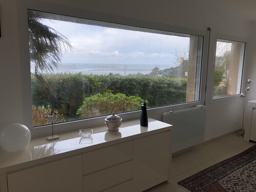 HOUSE ON SEASIDE AND IN PEACE