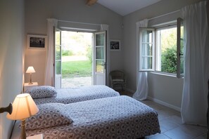 4 quartos, ferros/tábuas de passar roupa, Wi-Fi, roupa de cama