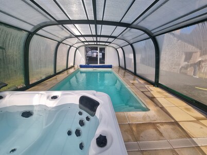 country cottage with indoor pool and Jacuzzi for 14 people