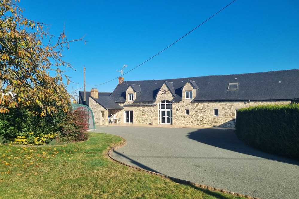 country cottage with indoor pool and Jacuzzi for 14 people