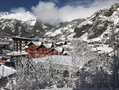 Chalet Valloire- Apartment for 9 people at the foot of the slopes