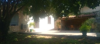 BEAUCAIRE New House in einem 4 hectates Grundstück