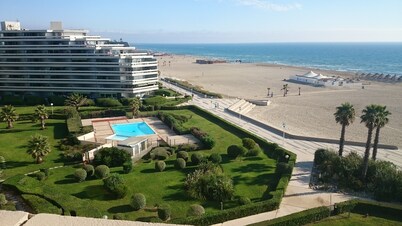 Apartment seafront luxury building Canet sud with parking WIFI access