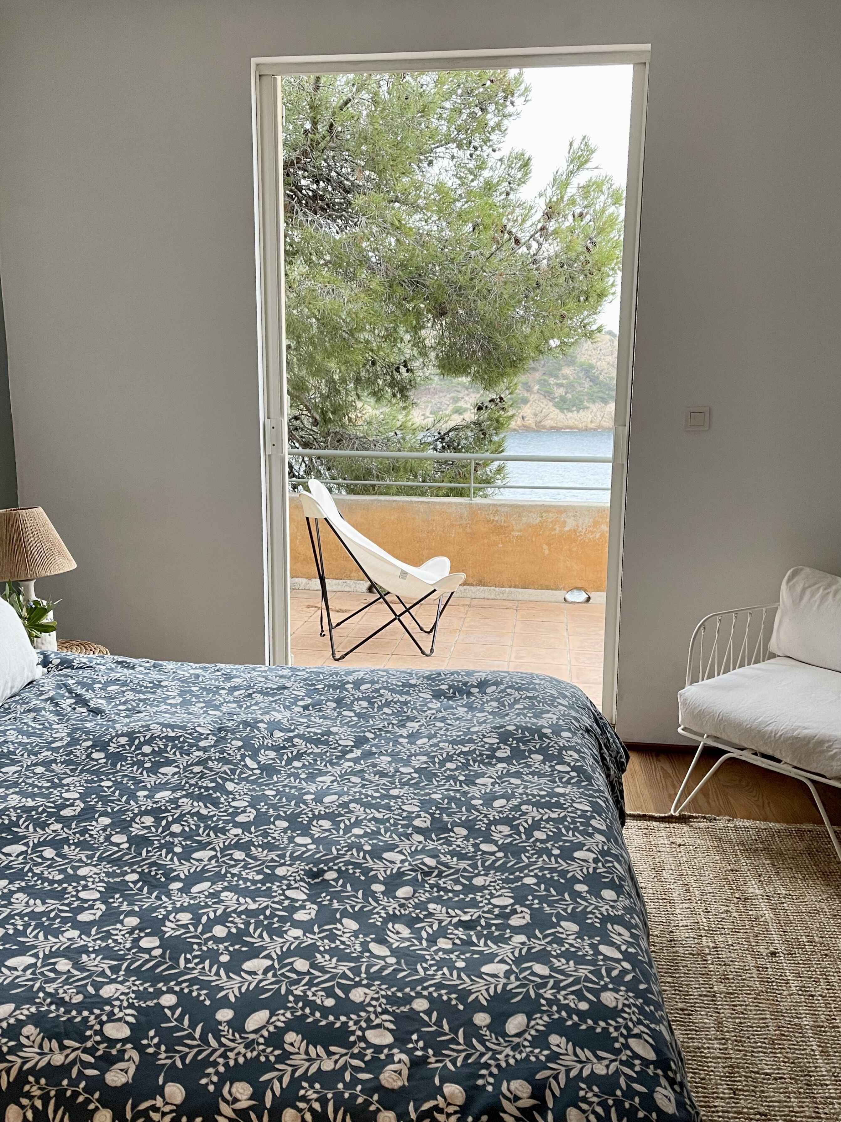 Luxurious waterfront villa with pool, sea view and exceptional cove