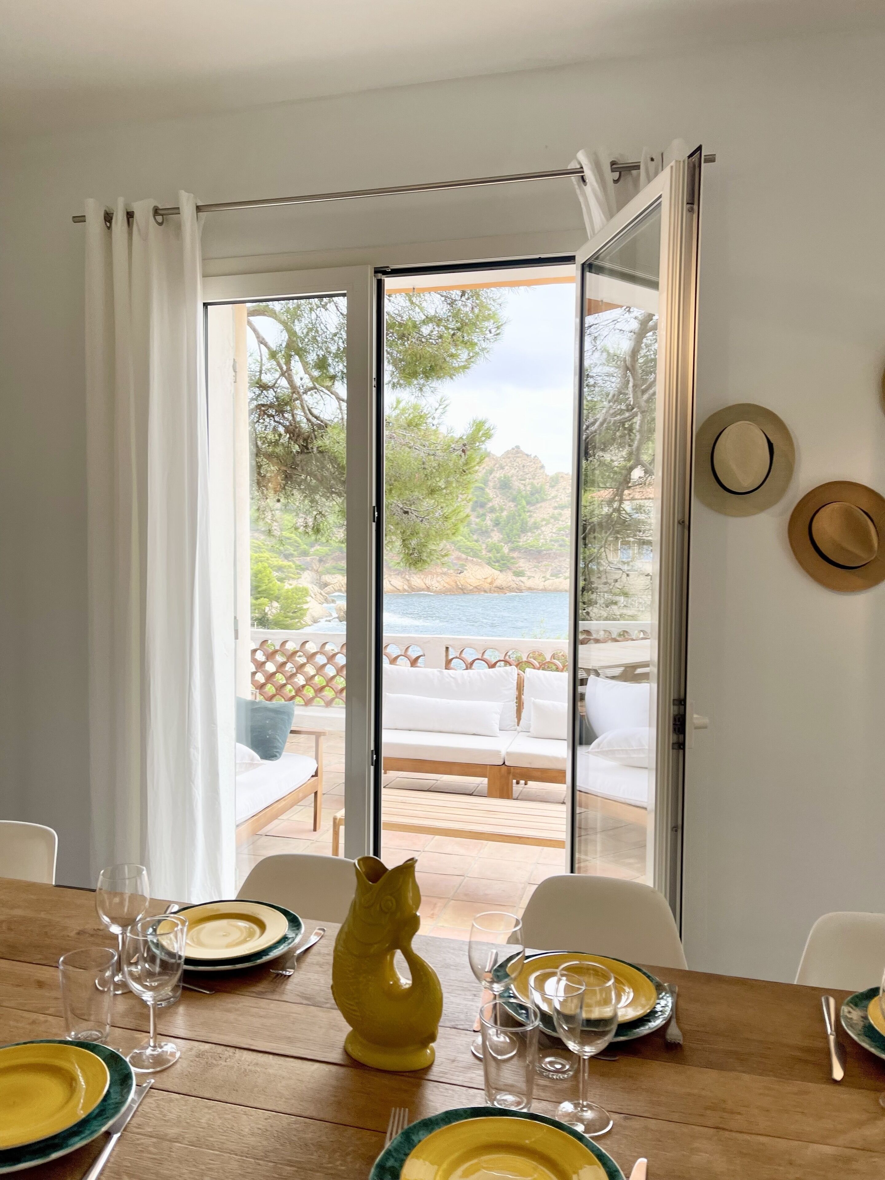 Luxurious waterfront villa with pool, sea view and exceptional cove