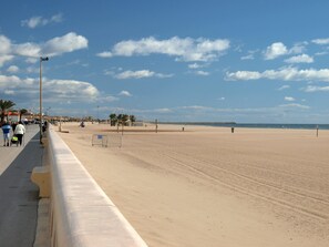 Beach nearby, beach towels - Luxury T4 apartment with terrace, breathtaking sea view (Narbonne)