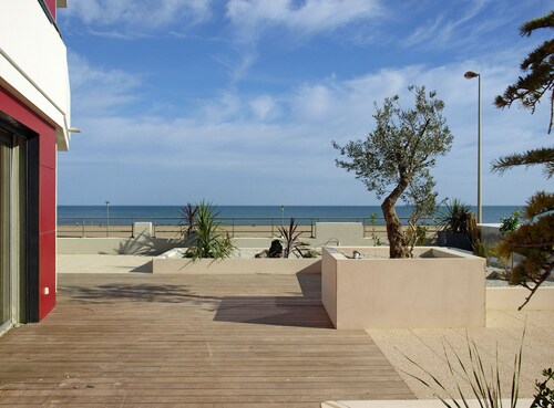 Luxury T4 apartment with terrace, breathtaking sea view