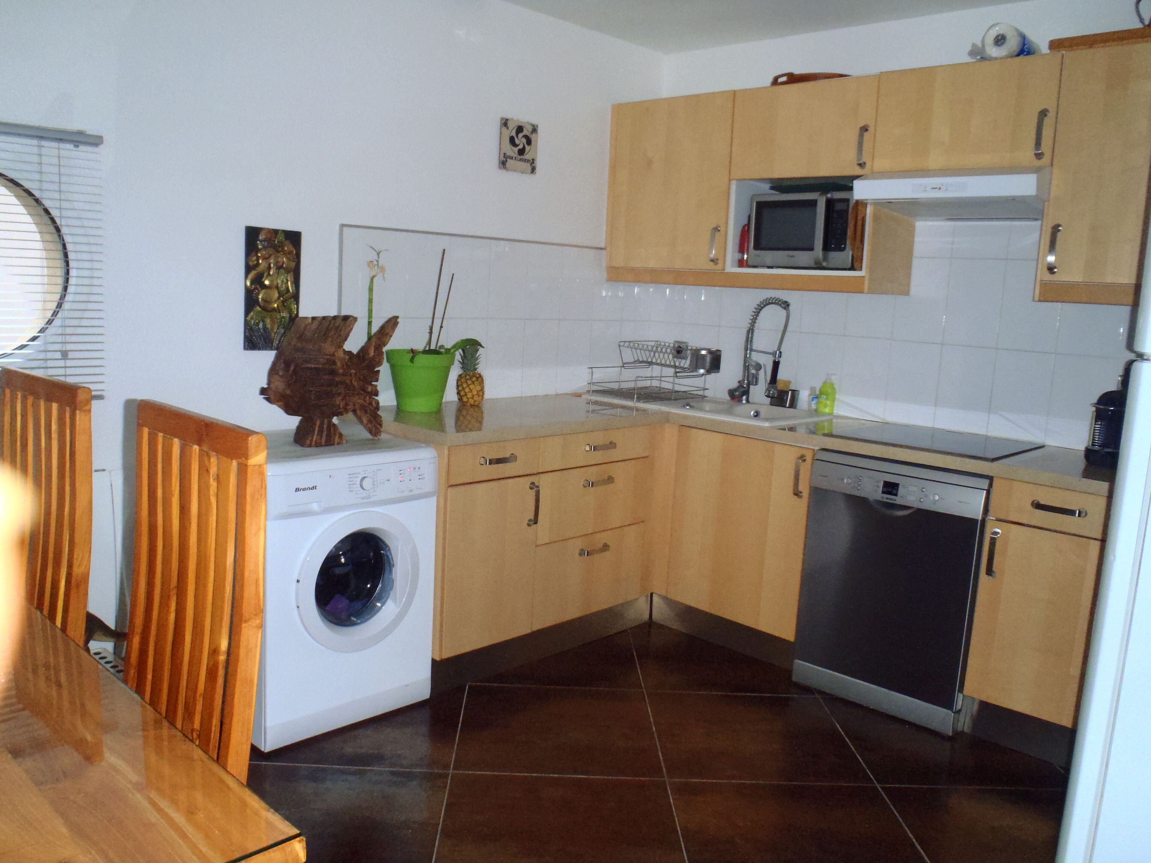 Villa located in a private estate - good services - pool, golf, beach, spa