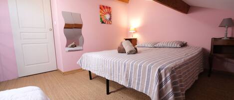 3 間睡房、熨斗/熨衫板、免費 Wi-Fi、床單