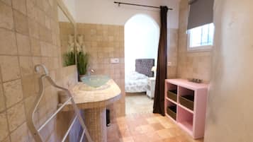 3 camere, ferro/asse da stiro, Wi-Fi gratuito, lenzuola