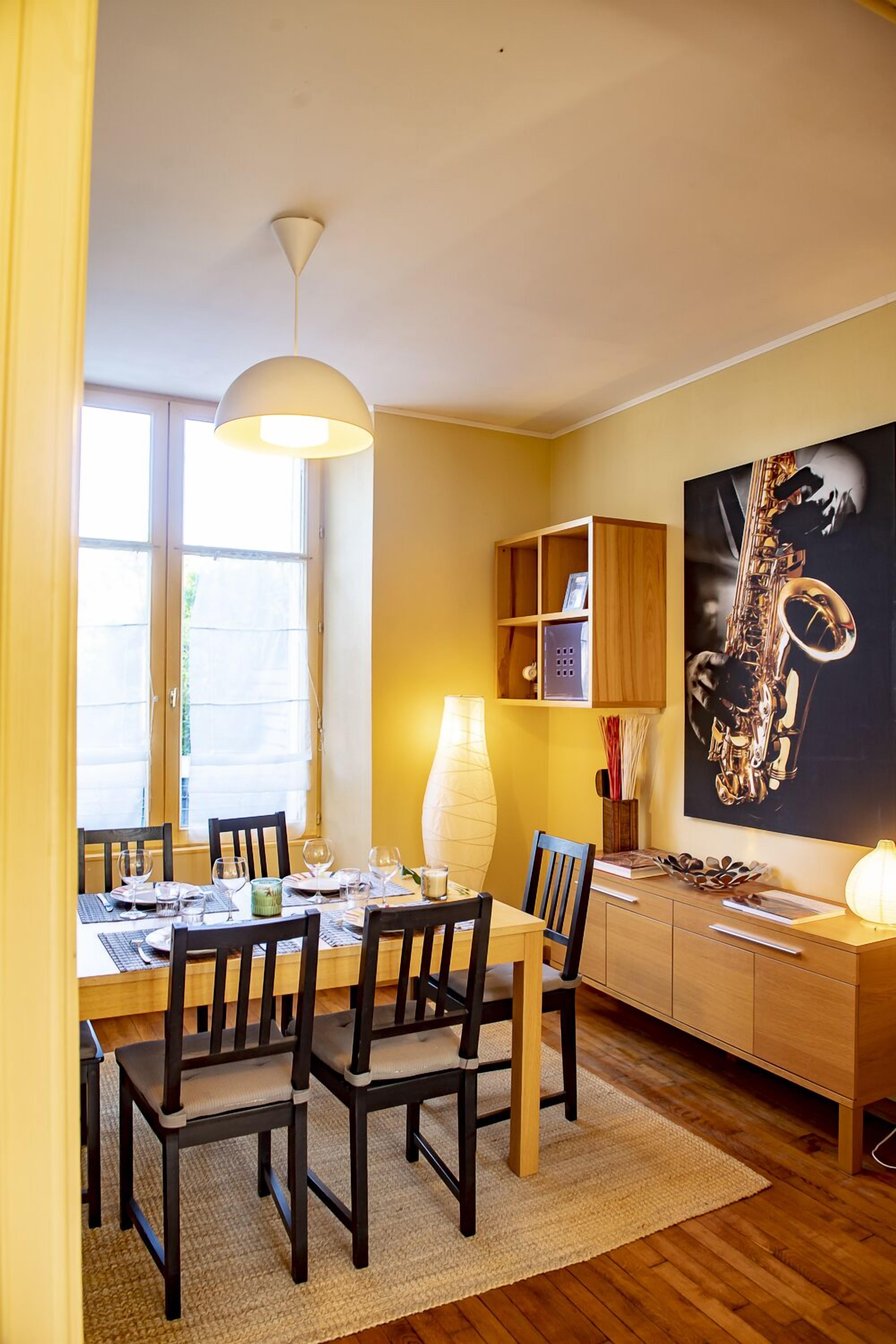 Magnificent comfortable cottage. Wonderful location designed for easy use.