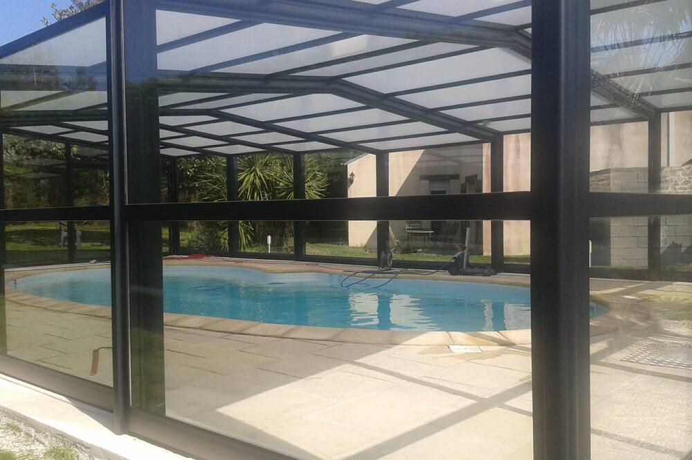 Longère with heated indoor pool on 18 ha estate with animals