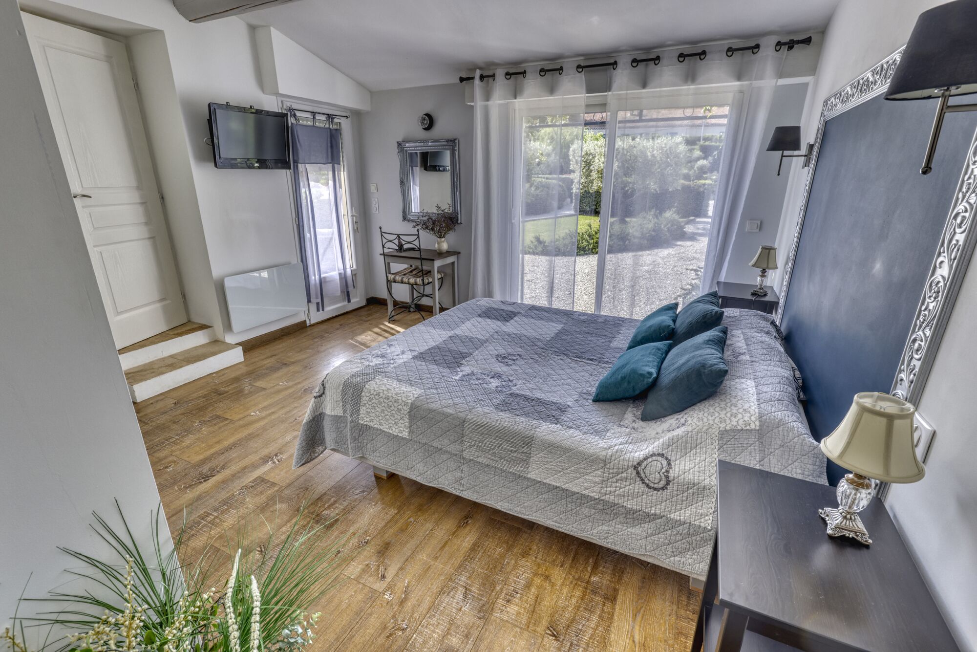 3 chambres, fer et planche à repasser, lit parapluie, Wi-Fi gratuit