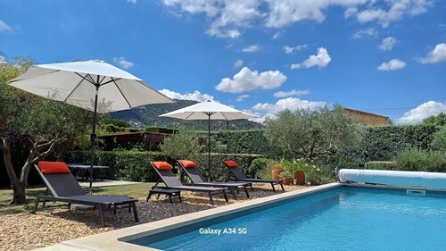 Fully air-conditioned house HEATED SWIMMING POOL 