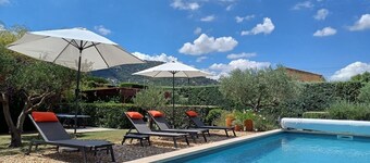 Fully air-conditioned house HEATED SWIMMING POOL 