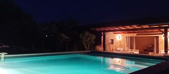 Fully air-conditioned house HEATED SWIMMING POOL